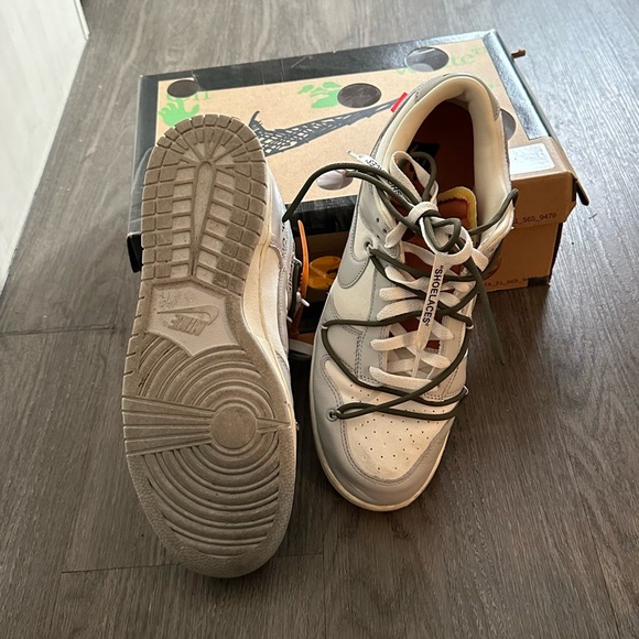 Off-white Dunks Lot 22 - Picture 3 of 5